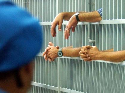 Si toglie la vita in cella il primario incensurato: "Accanimento assurdo"