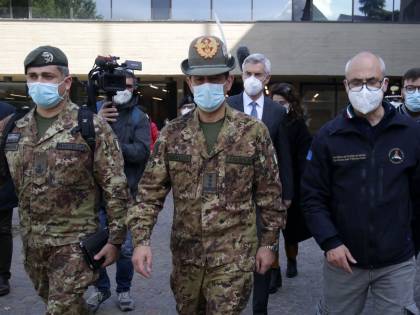 La rincorsa dei vaccini: "Da lunedì gli over 50". Flop AstraZeneca e J&J