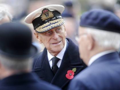 L'addio a nonno Filippo. Ma oggi Harry e William non marceranno uniti.