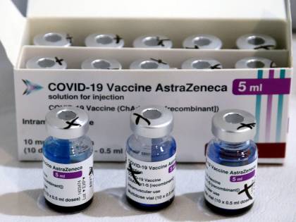 L'Ue dice addio ad AstraZeneca? Si punterà su 1,8 miliardi di vaccini mRna
