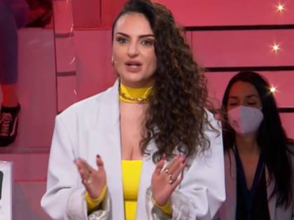 "Stasera fai la tivvù del dolore?" Arisa "esplode" ad Amici e volano stracci