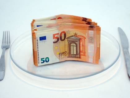 7 batoste sulle tasche: tutti gli aumenti in arrivo