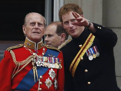 Il principe Harry è arrivato a Londra. Come lo accoglierà la Regina?