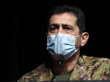 "Non accetto deroghe". Così Figliuolo stoppa De Luca
