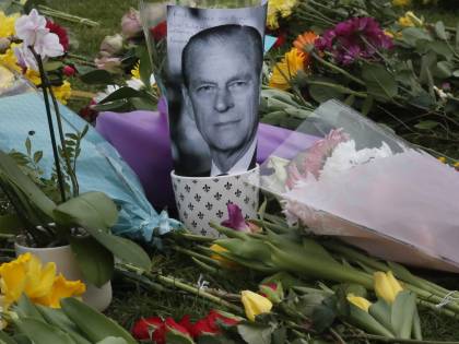 Con la morte di Filippo cambiano tutti i titoli. Il destino di Carlo, William e Kate