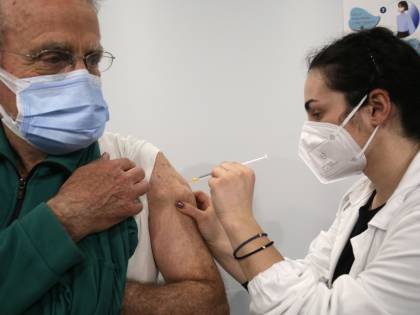 Il piano vaccini cambia ancora: l'incognita sui cinquantenni