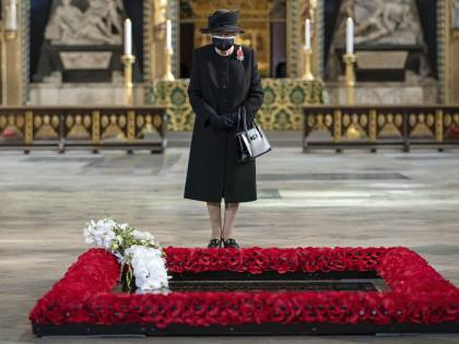 Il lutto di una regina: 2 anni per Vittoria, 15 giorni per Elisabetta