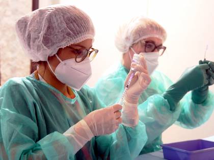 Covid, in Inghilterra avviato lo studio per mixare i vaccini