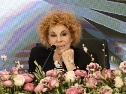 Ornella Vanoni tranchant su Bosé: "Negazionista? Ha i neuroni bruciati"