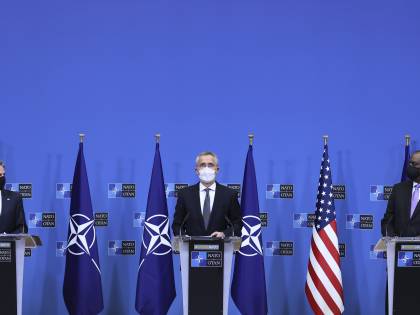 Blinken vede Stoltenberg: "Mosca fermi l'escalation"