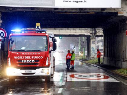 Modica, incendio in una casa: poliziotti salvano alcune persone