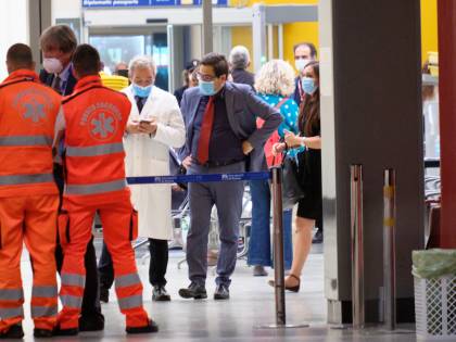 L'assessore alla Sanità della Regione Lazio: "Ema se la prende comoda mentre noi contiamo i morti"
