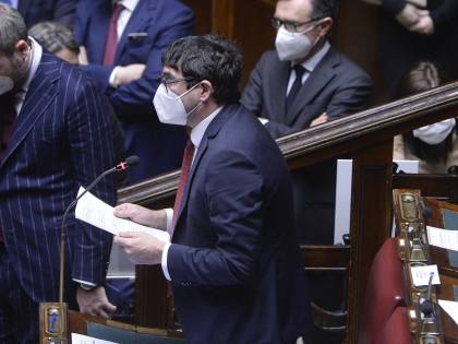 La sinistra vuole l'utero in affitto, ma gratis