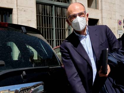 Letta flirta col fondatore di Open Arms. Salvini furibondo: "Non ho parole"