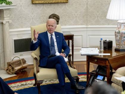Biden punisce la Russia: espulsioni e ditte bandite. Mosca: "Summit difficile"