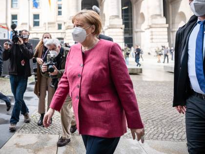 Con dati simili all'Italia la Merkel chiude "Il virus capisce solo la legge della forza"