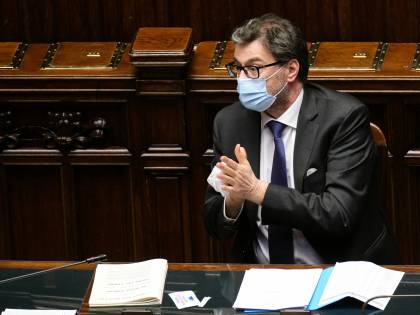 "Dimmi, tu chi rappresenti?". Così Giorgetti ha zittito Speranza