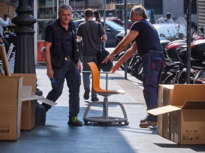 I banchi a rotelle dell'Azzolina da 100 milioni? Uno su due è inutilizzato