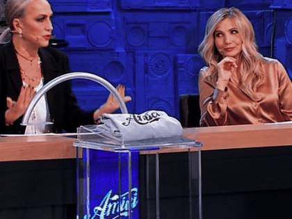 "Testolina...". E la Celentano sbotta con la Cuccarini