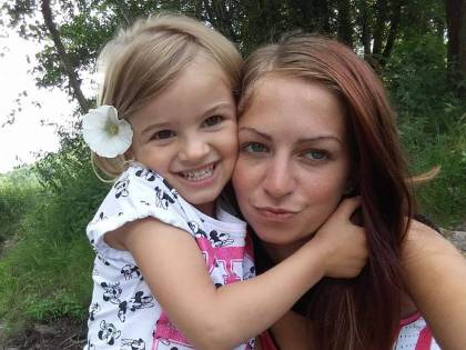 Mia, rapita dalla madre e dalla setta complottista