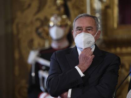 Grasso tuona sui vitalizi ma sistema parenti e amici