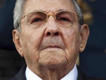 "Raúl Castro ha due tumori, è gravissimo". Lotta per il potere tra il figlio e l'ex genero