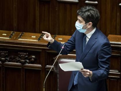 "Il report lo rivedrà il ministero". Ora una mail incastra Speranza