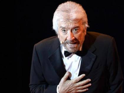 Gigi Proietti? Scrittore. Sberleffi e sonetti di un rifugiato poetico