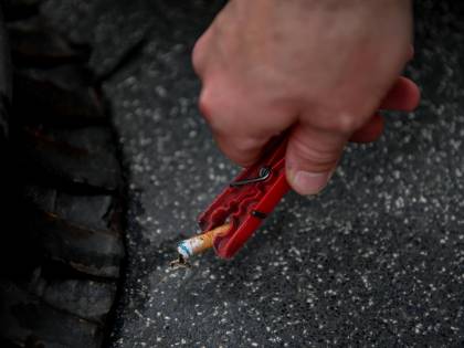 Chi è nato dopo il 2004 non può fumare: ecco dove