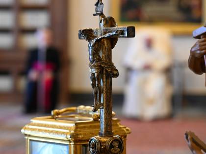 "Rispettate il coprifuoco". Cosa accade a casa del Papa