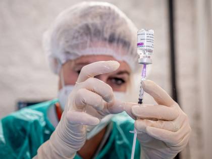 "Trombosi anche con Pfizer". Svelati i dati del report sul vaccino
