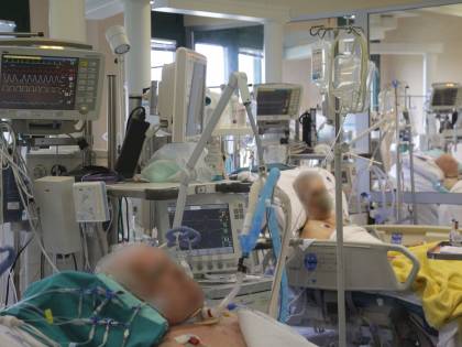 Altri 390 morti, calano le rianimazioni