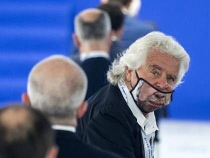 "Le scuse sarebbero apprezzate...". Bordate contro Grillo