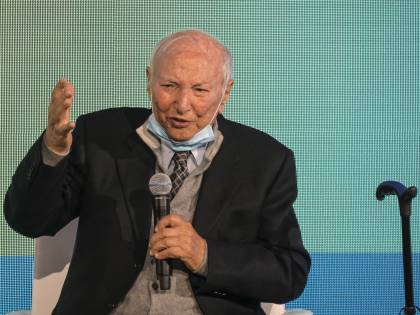 Piero Angela: "Il vaccino è sicuro. Fiducia nella scienza"