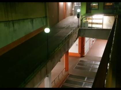 Prostitute e spacciatori: viaggio nel condominio terra di nessuno