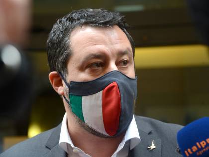 Salvini si muove sul filo del Papeete. Ma rischia l'angolo nella partita Colle