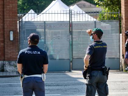 La molesta, poi la lega per 24 ore: l'orrore del marocchino sulla mediatrice