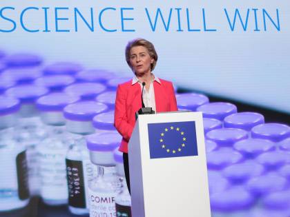 L'Ue: a luglio immuni al 70%. Seconde dosi, sì a Vaxzevria