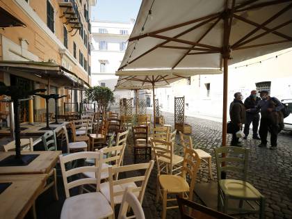 Ristoranti, cinema, negozi, sport: chi riapre (e chi no)