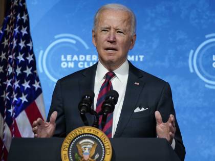 Biden non molla su Wuhan. Ira di Pechino: "Ora basta"