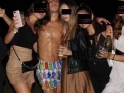 "Me la voglio s... io!". La furia di Ciro Grillo e le lacrime della ragazza nuda