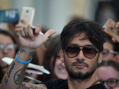 "Brumotti gonfiato, a noi offrono caffè". Polemica per le parole di Moro