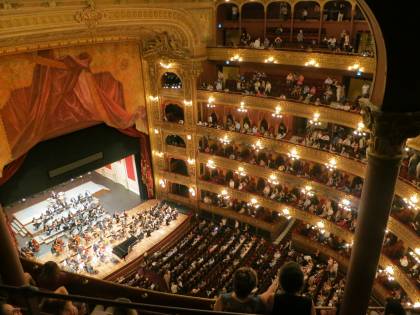 Musei e teatri "open" solo con la prenotazione