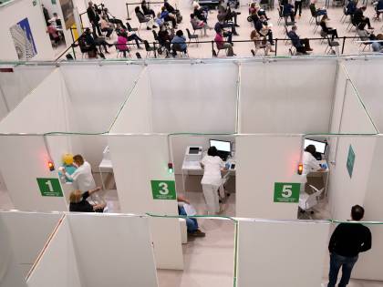 I vaccini ora sfondano le tre milioni di dosi