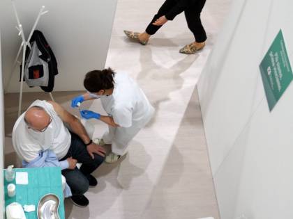 Chi si vaccina è al sicuro? Ecco come sapere se l’inoculazione ha funzionato