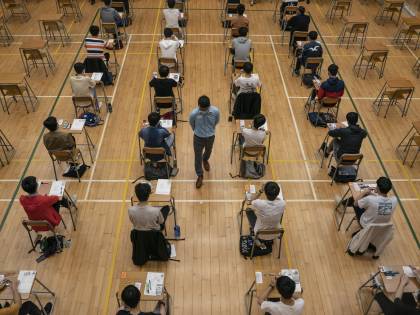 "Distanziamento negli spazi chiusi insensato". Lo studio smentisce l'Oms