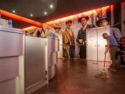 Chiuso un ristorante su due. Cinema e teatri in affanno. Ecco il Paese che non riparte