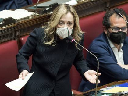 Scoppia l'ira della Meloni: "Siamo meno intelligenti?"