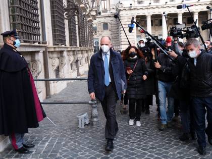 Letta e Di Maio disperati: cavalcano Fedez