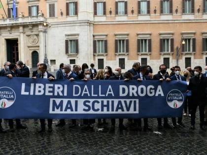 "In Italia situazione droghe fuori controllo". E FdI fa il test ai suoi parlamentari